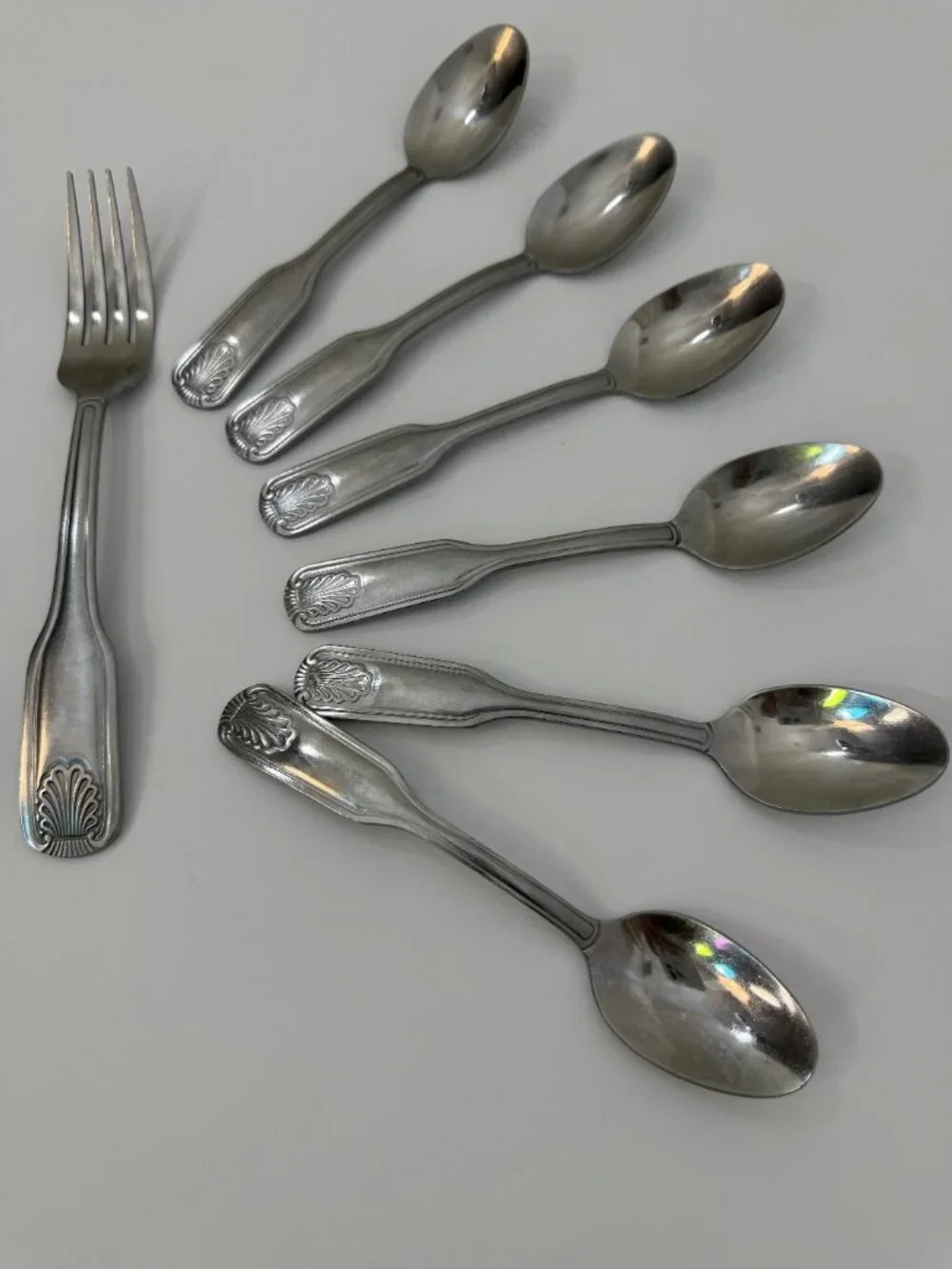 Oneida Flatware Stainless 6 Spoons 1 Fork Restaurant Style Den 30 Silver Shells